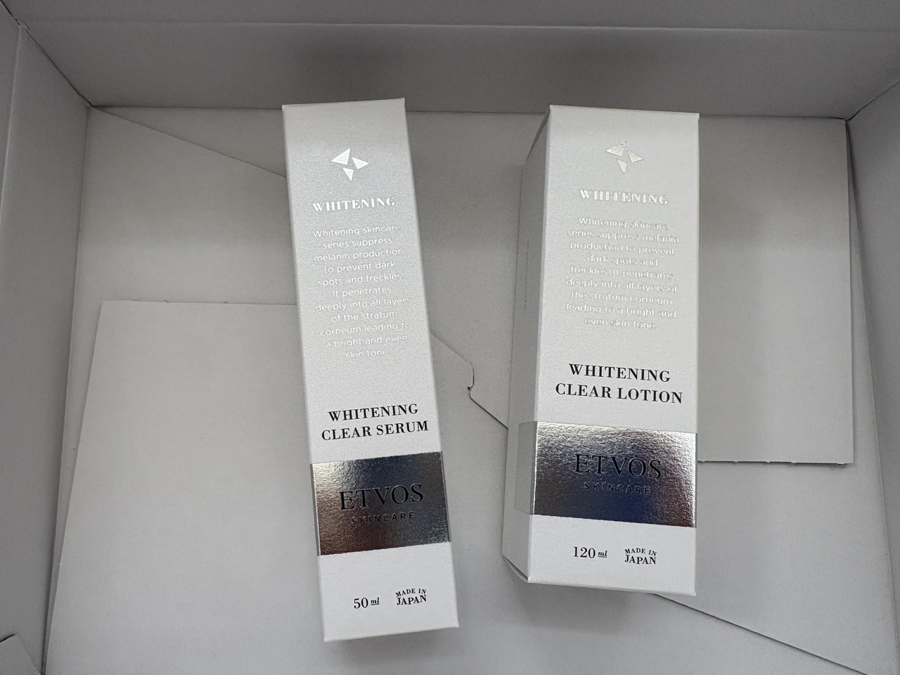 エトヴォス 薬用ホワイトニングクリアセラムWとクリアローションの箱