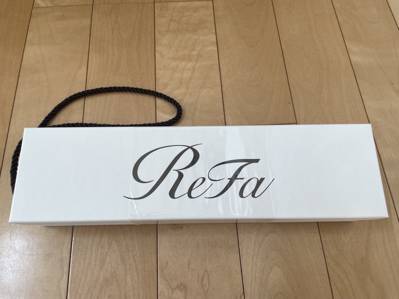ReFaの白いショッパーと箱
